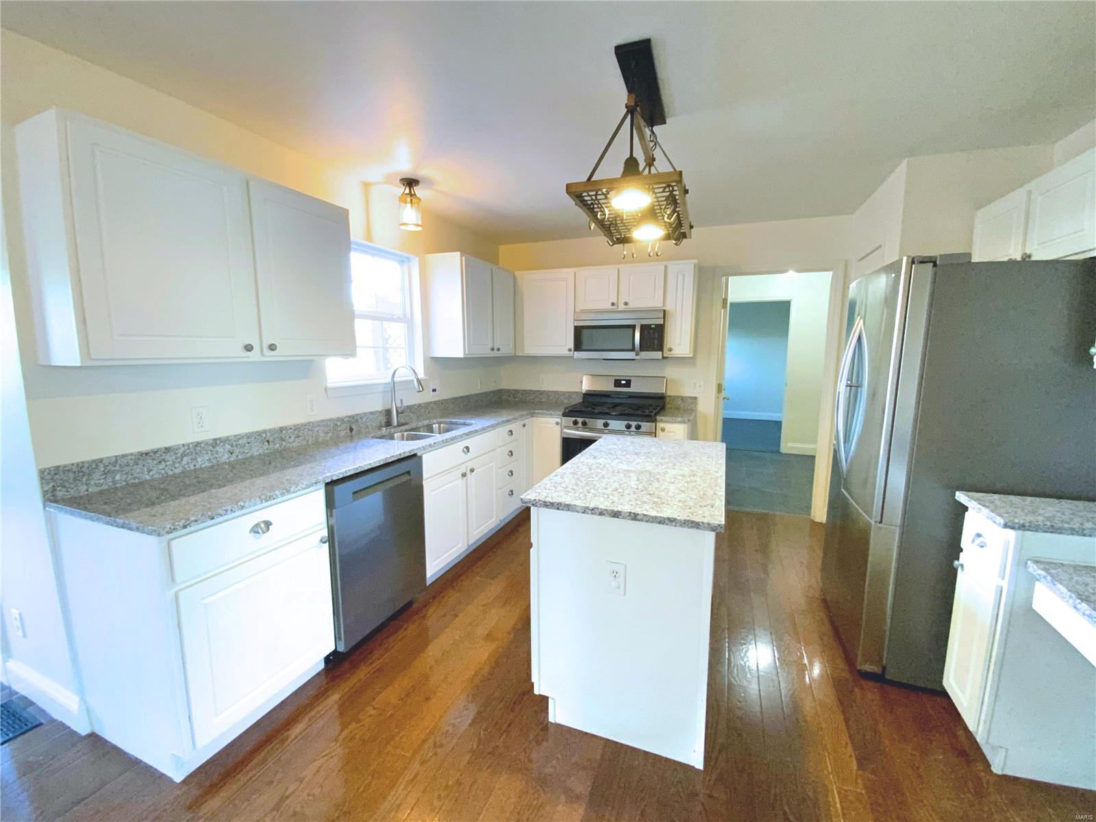 938 Hampshire Heath Drive Property Photo 6