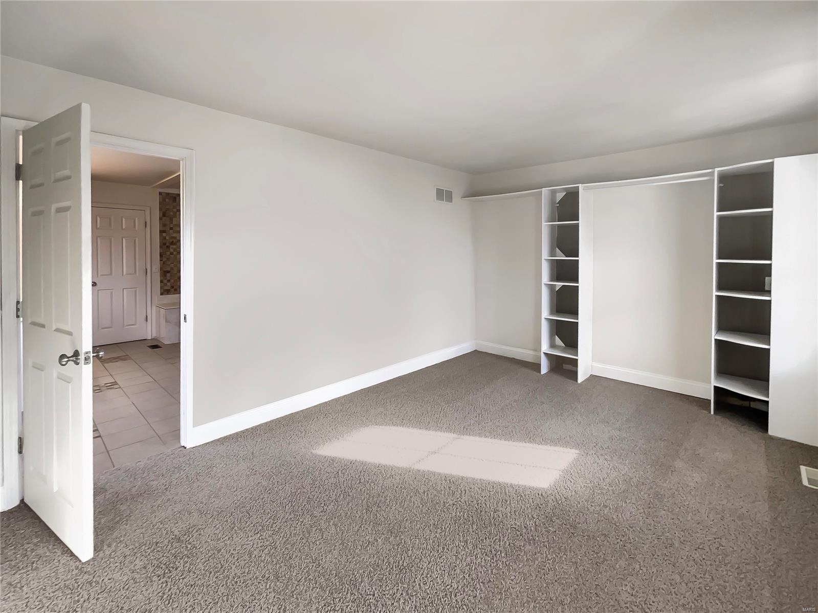 938 Hampshire Heath Drive Property Photo 20