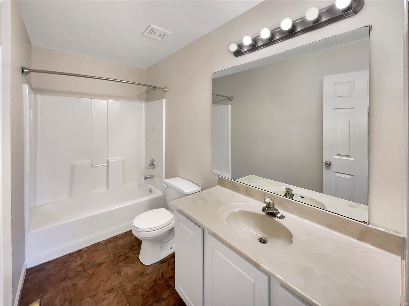 938 Hampshire Heath Drive Property Photo 26