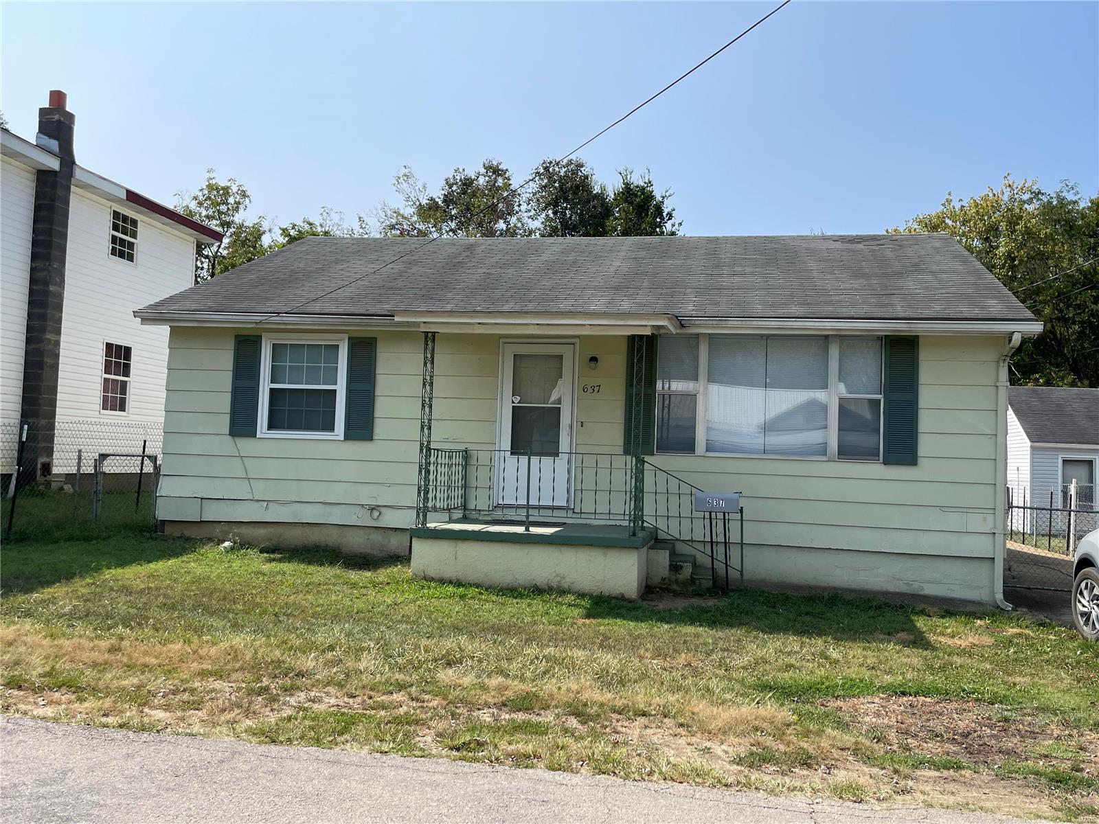 637 E. Daniels St. Property Photo 1