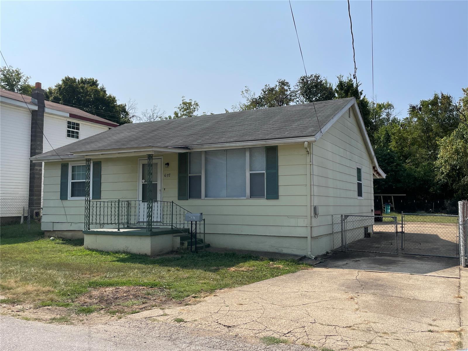 637 E. Daniels St. Property Photo 2