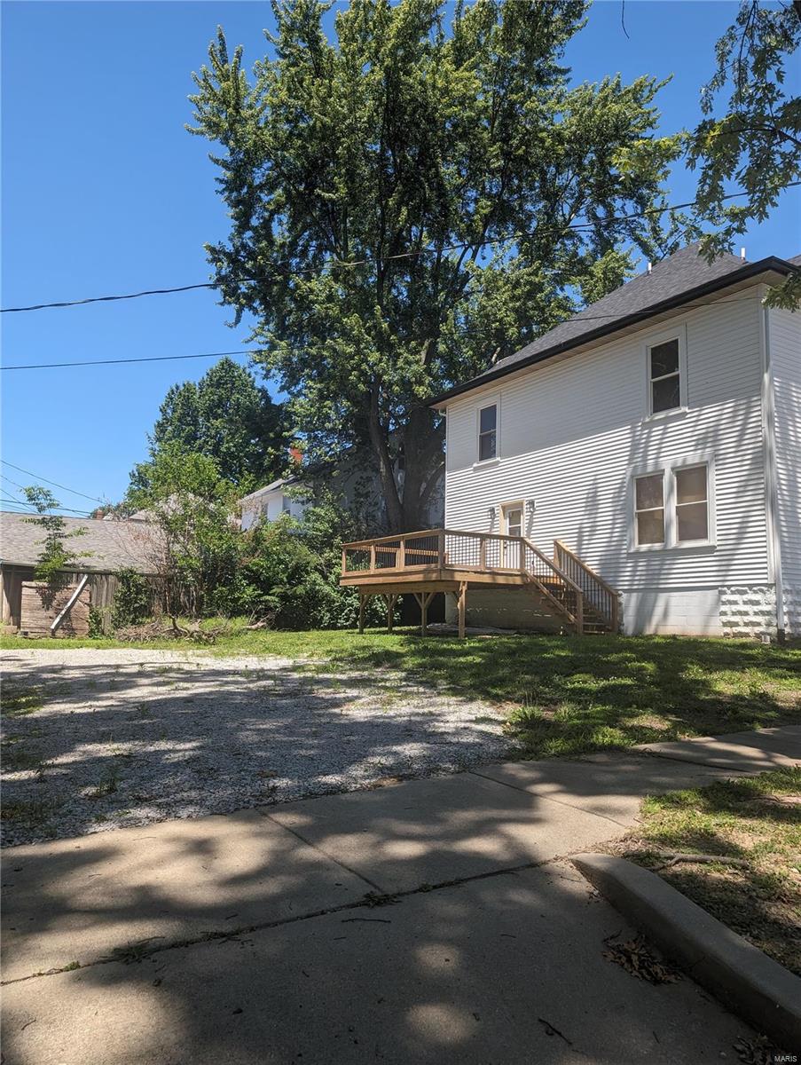 220 E Main Street Property Photo 6