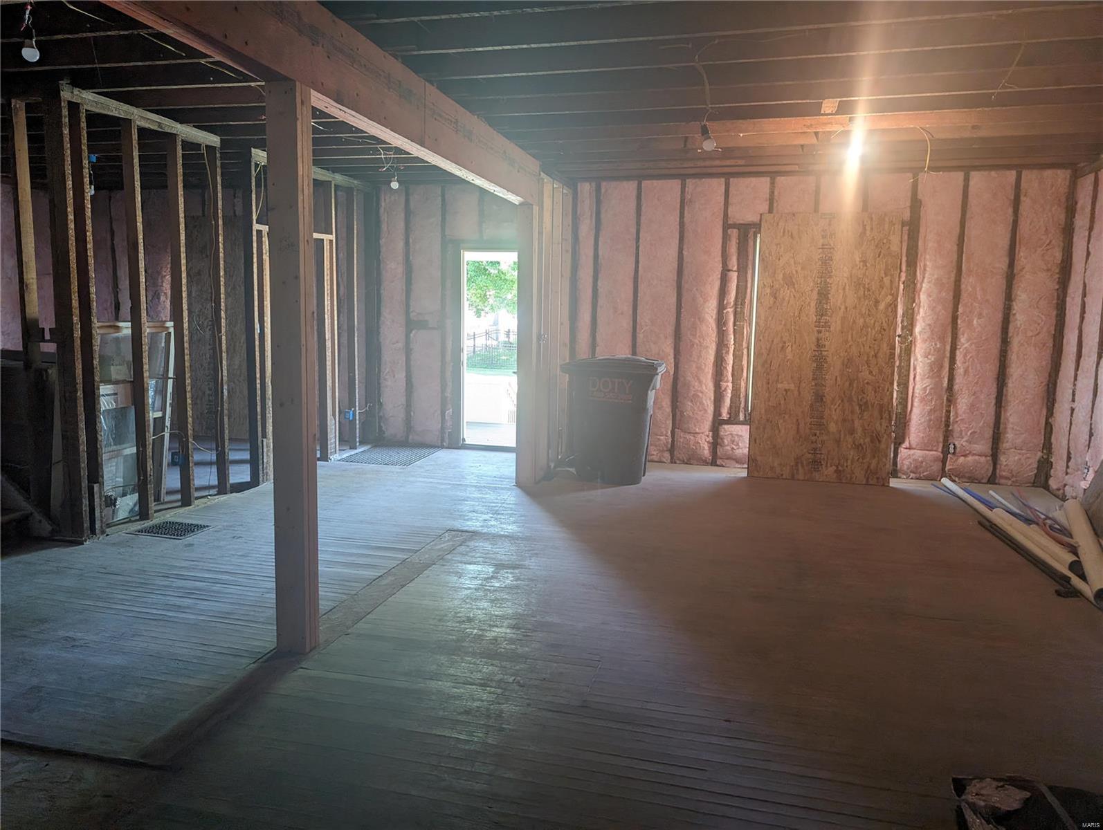 220 E Main Street Property Photo 10