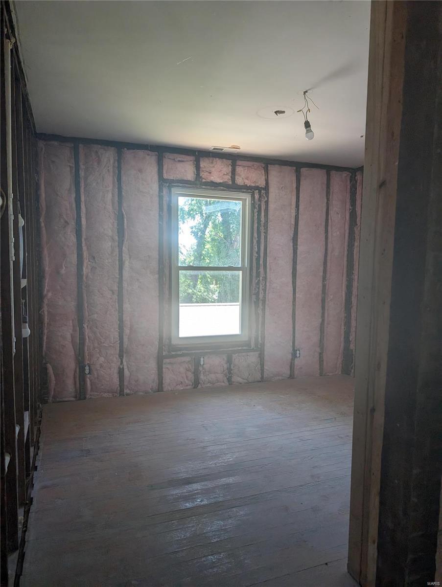 220 E Main Street Property Photo 16