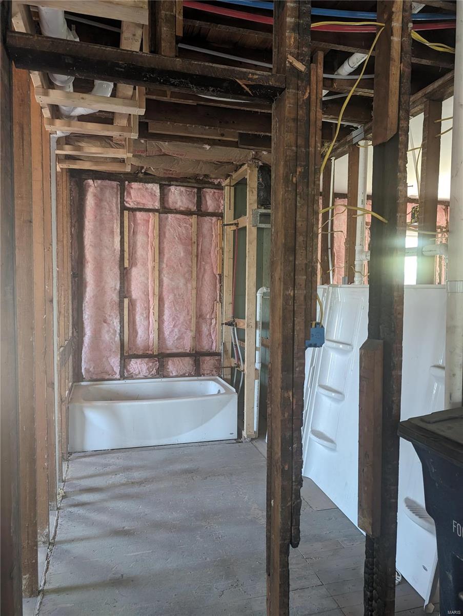 220 E Main Street Property Photo 18