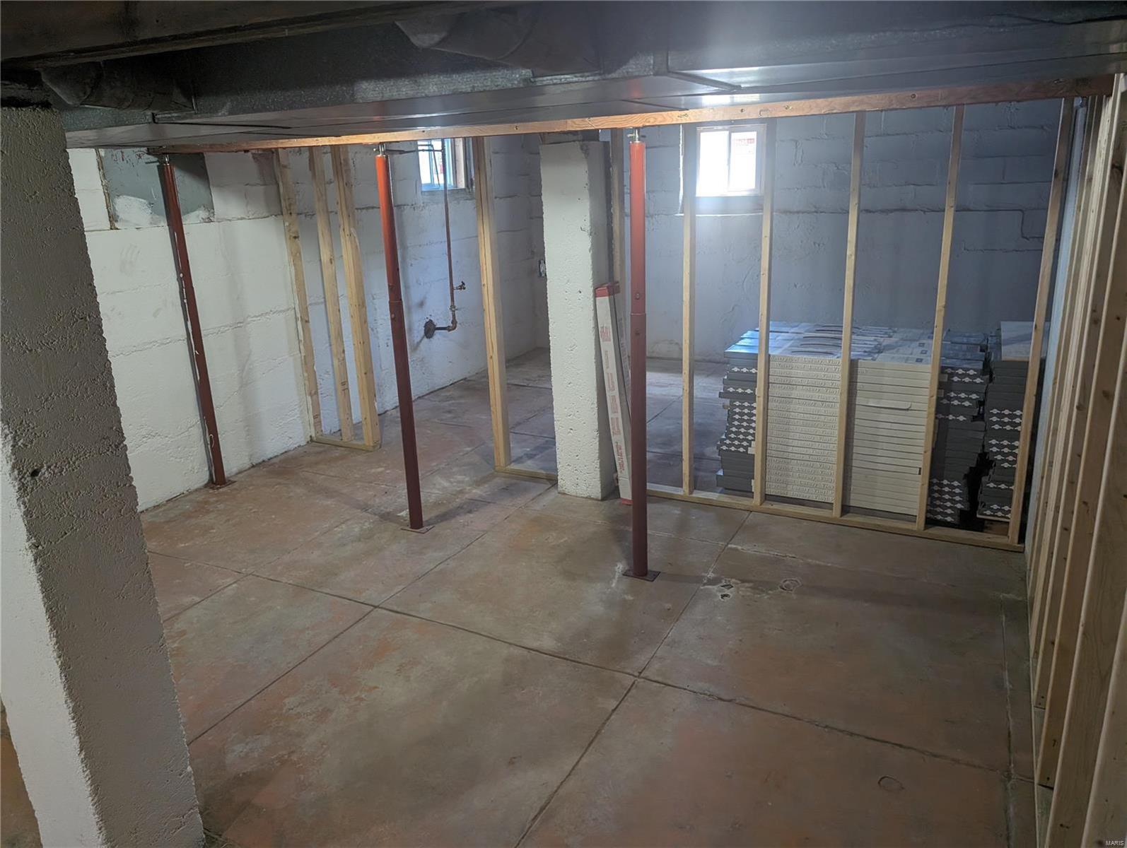 220 E Main Street Property Photo 37