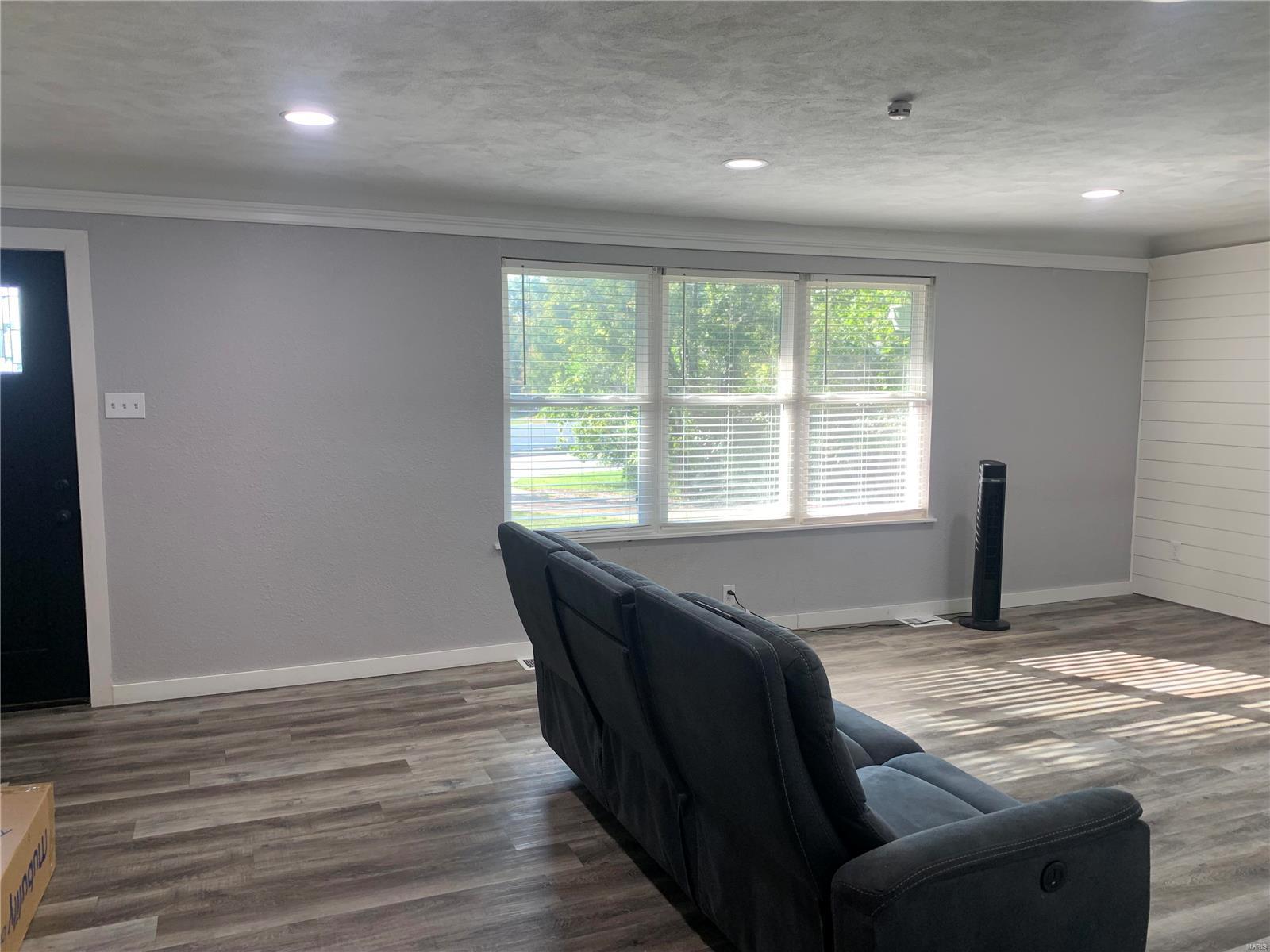 4854 Mehl Avenue Property Photo 9
