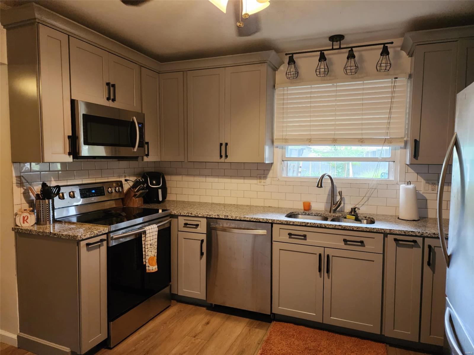 2821 Sunset Drive Property Photo 3