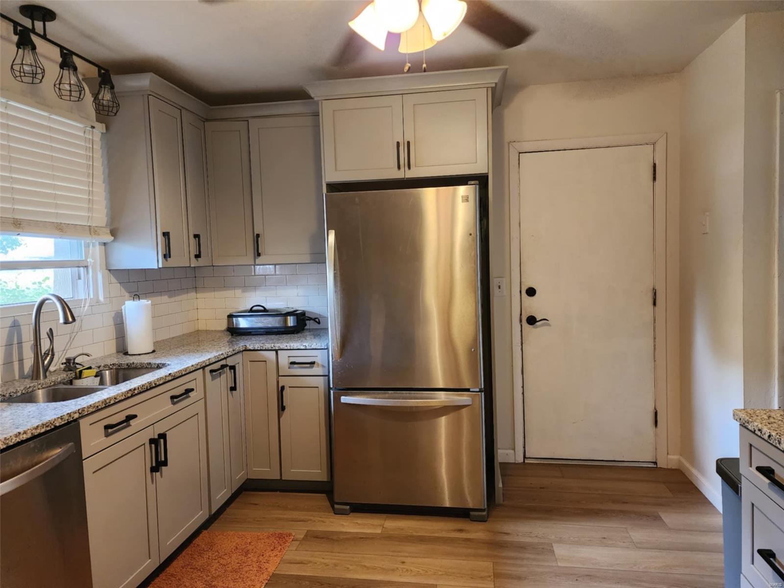 2821 Sunset Drive Property Photo 4