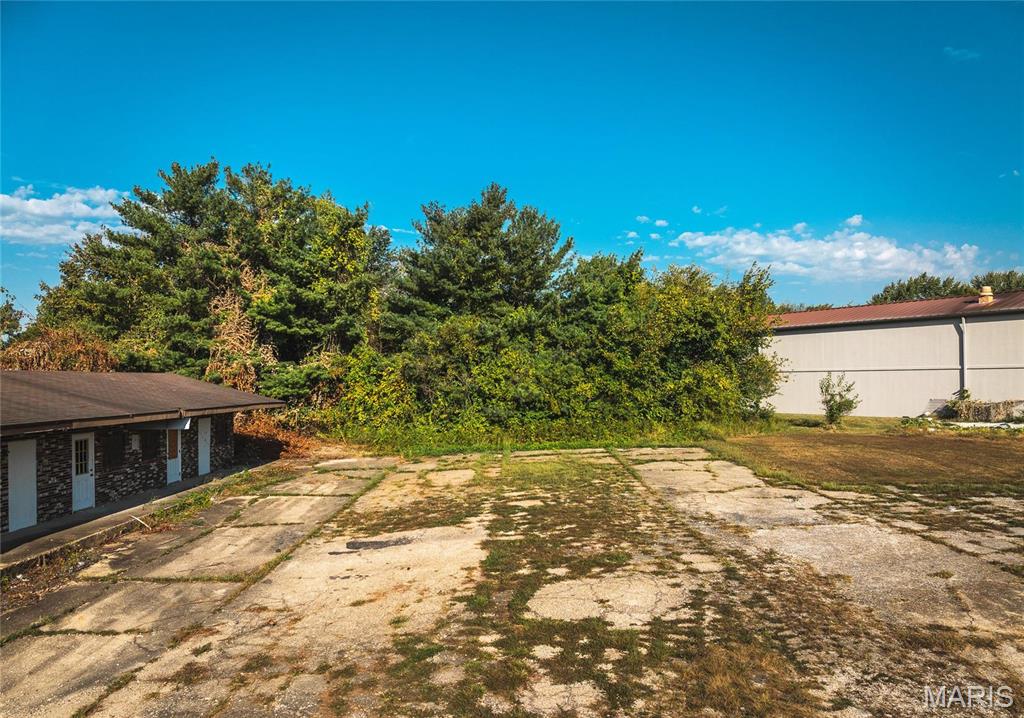 118 North Outer Road Property Photo 11
