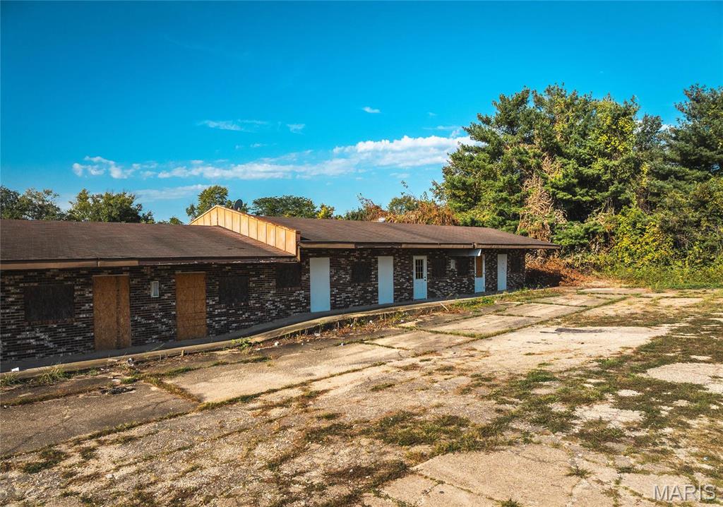 118 North Outer Road Property Photo 14