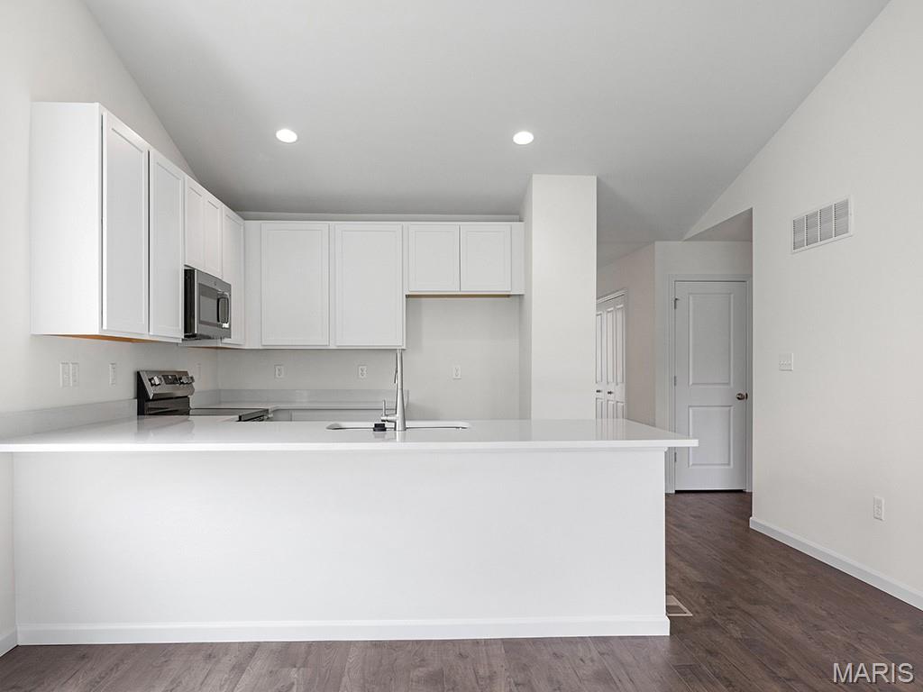 3128 White Pine Drive Property Photo 6