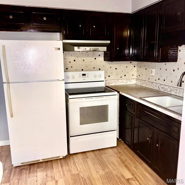 1672 Herault Place E Property Photo 7