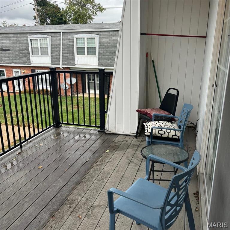 1672 Herault Place E Property Photo 9