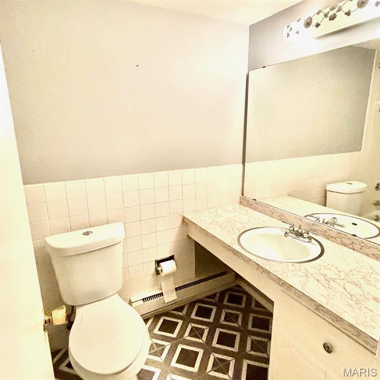 1672 Herault Place E Property Photo 17
