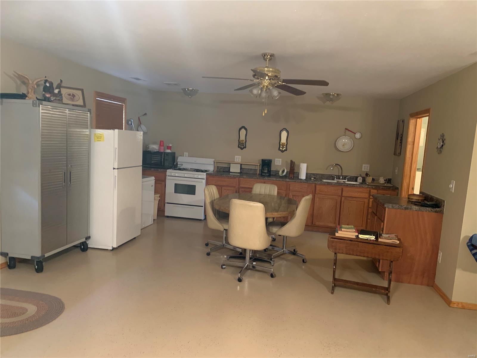 1099 Beverly Dr Property Photo 4