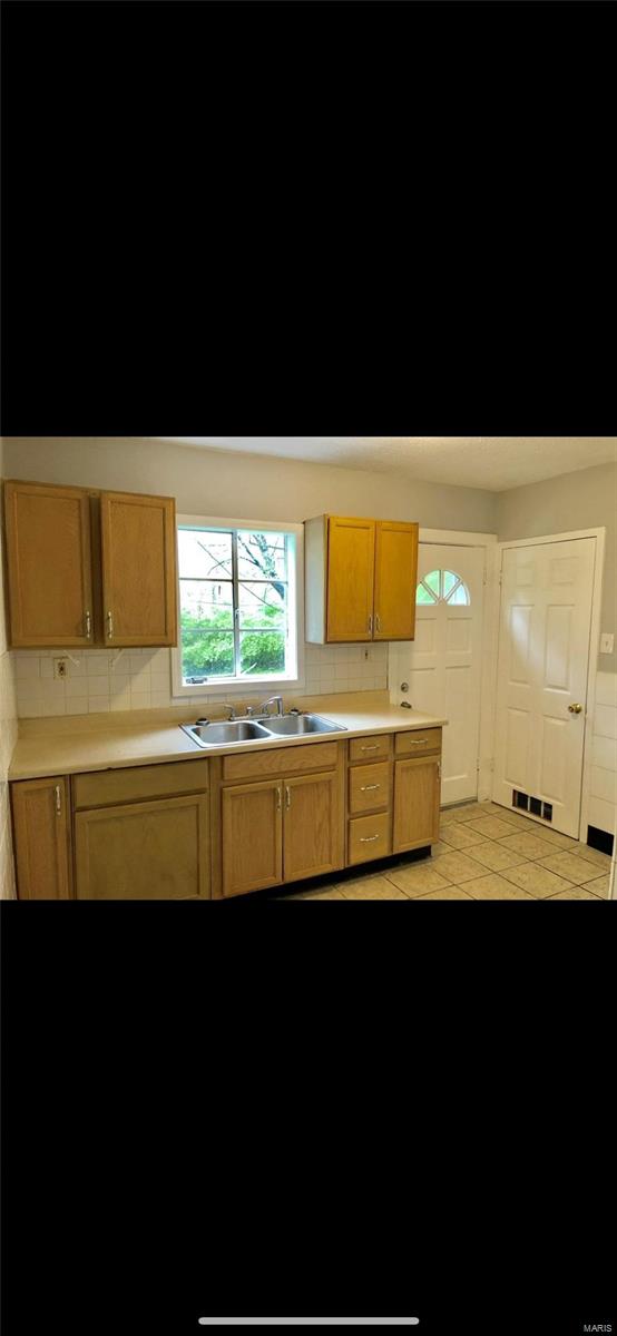 1943 Park Lane Property Photo 5