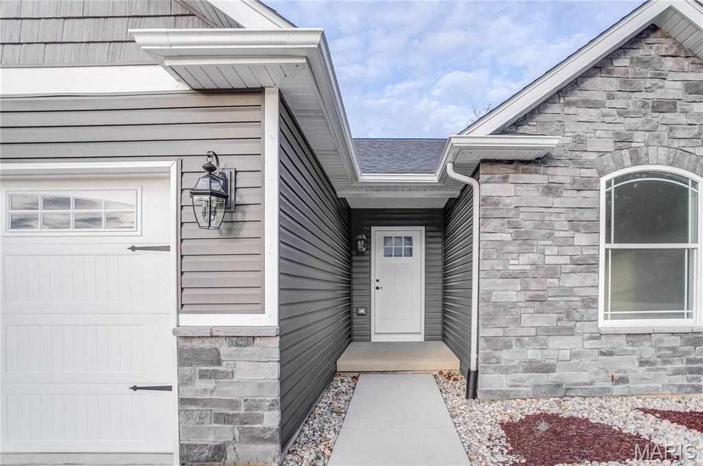1127 Redwing Court Property Photo 3