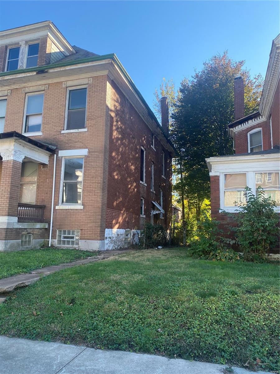 5038 Raymond Avenue Property Photo 2