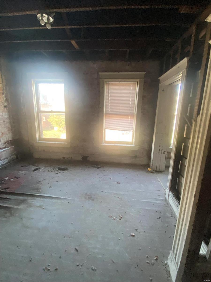 5038 Raymond Avenue Property Photo 9