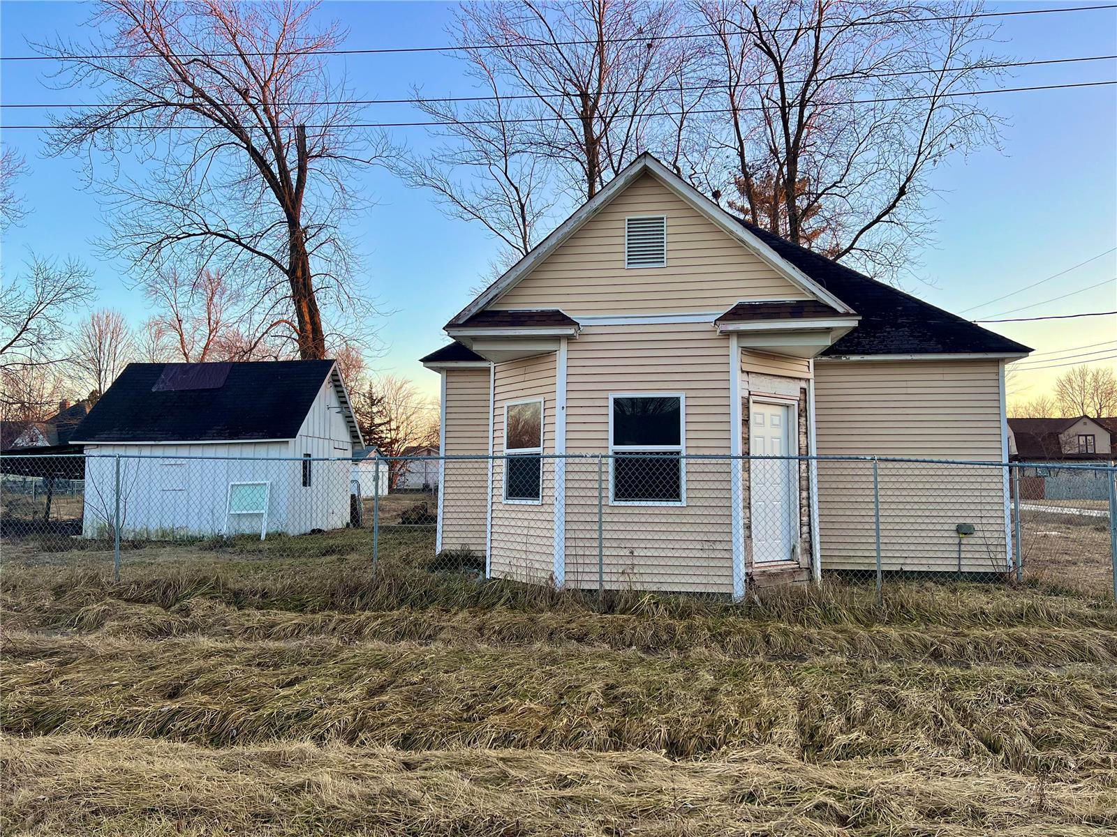 700 702 Broadway Street Property Photo 1