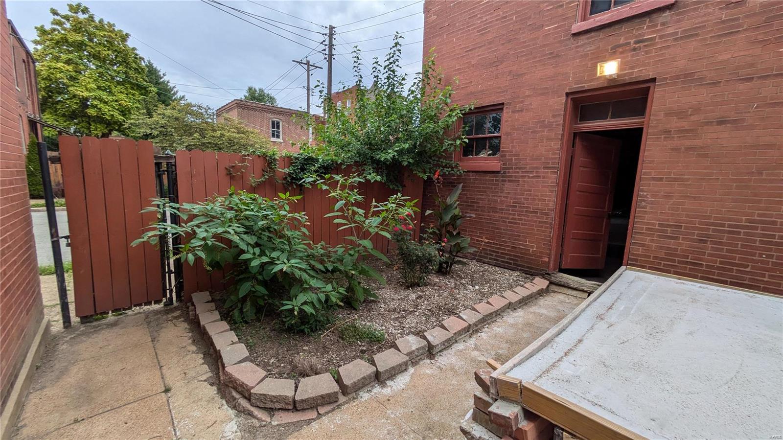 3325 Magnolia Avenue Property Photo 2
