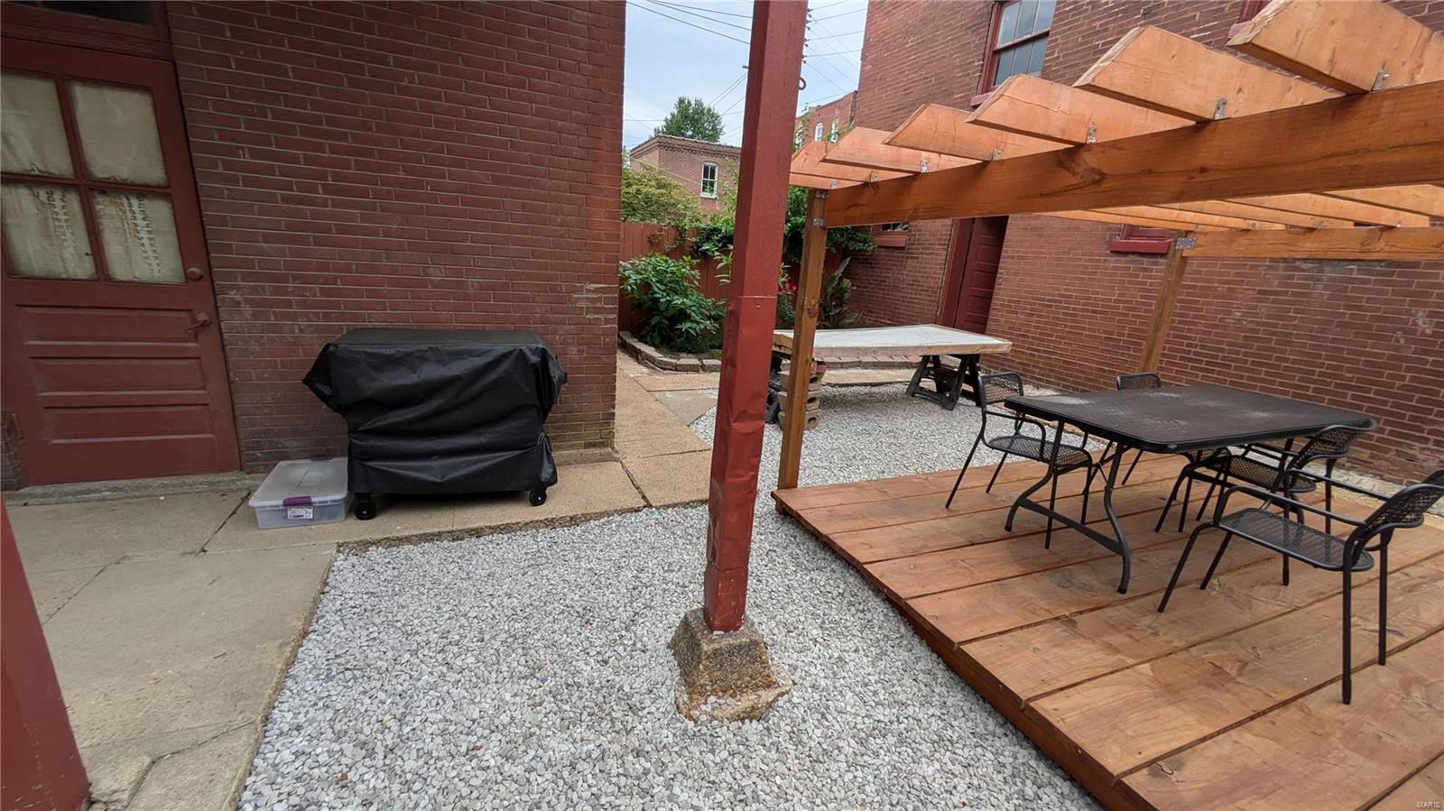 3325 Magnolia Avenue Property Photo 5