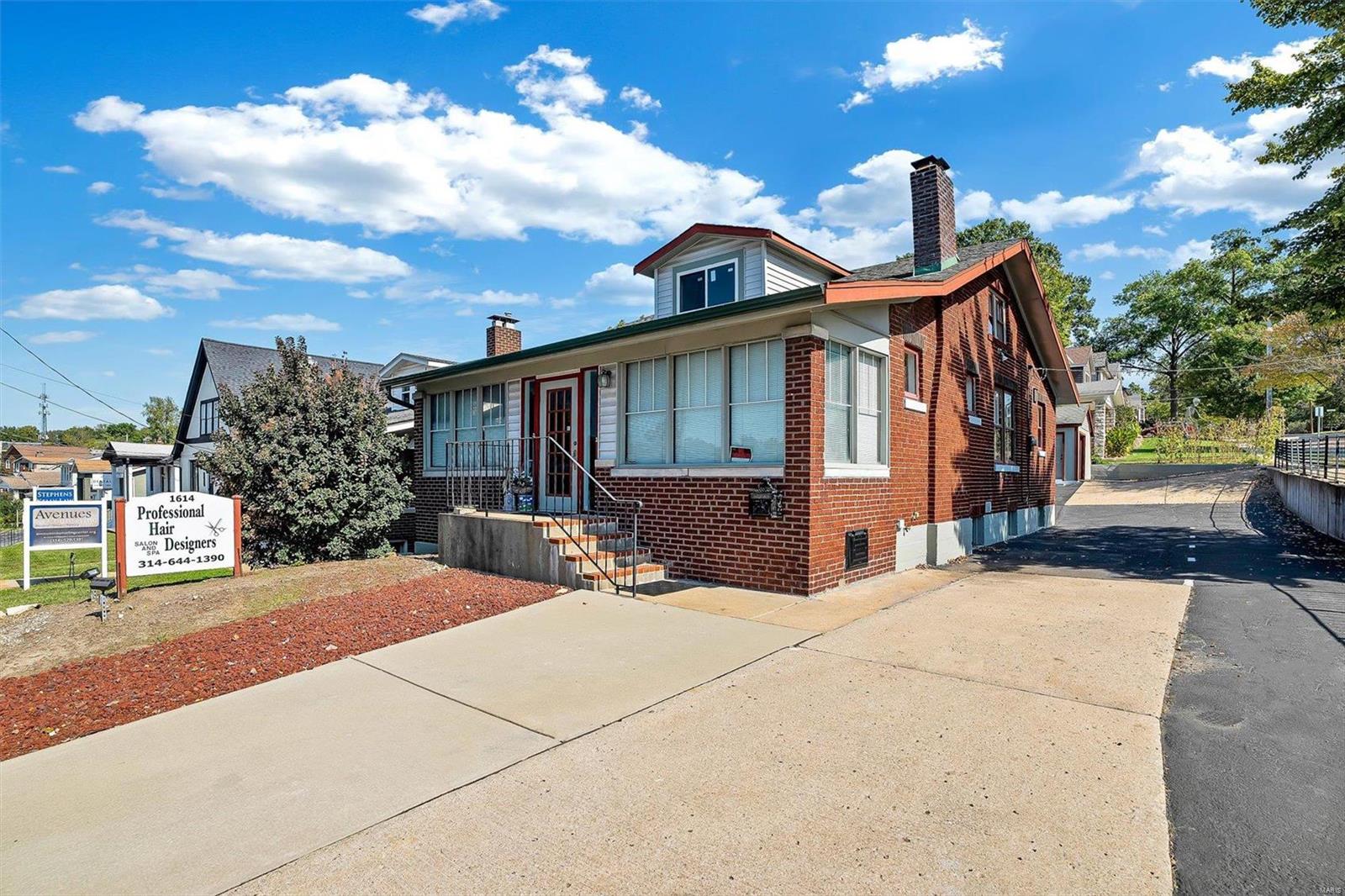 1614 S Big Bend Boulevard Property Photo