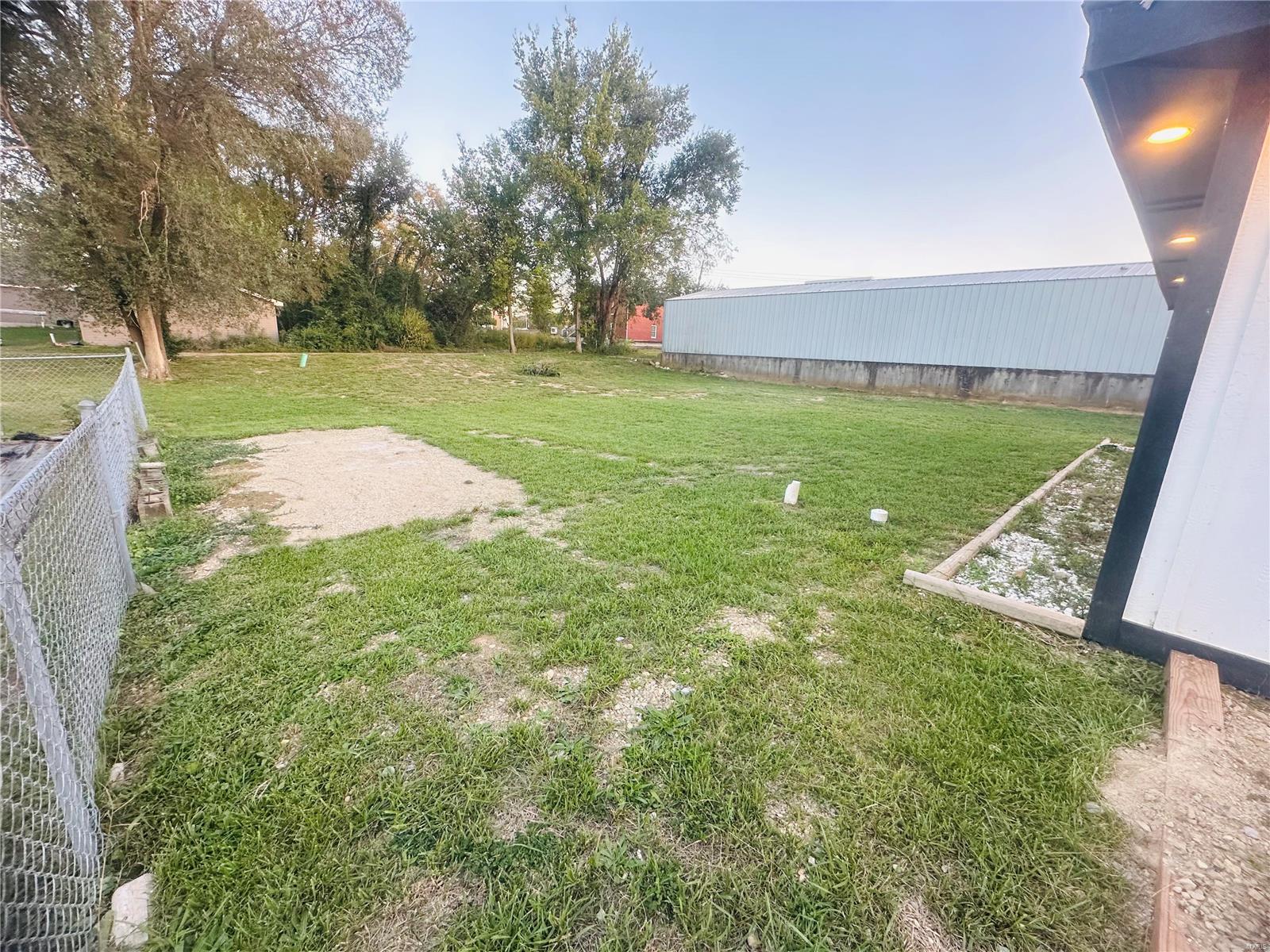 105 5th St Property Photo 7