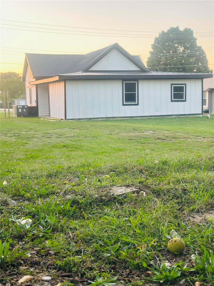 105 5th St Property Photo 11
