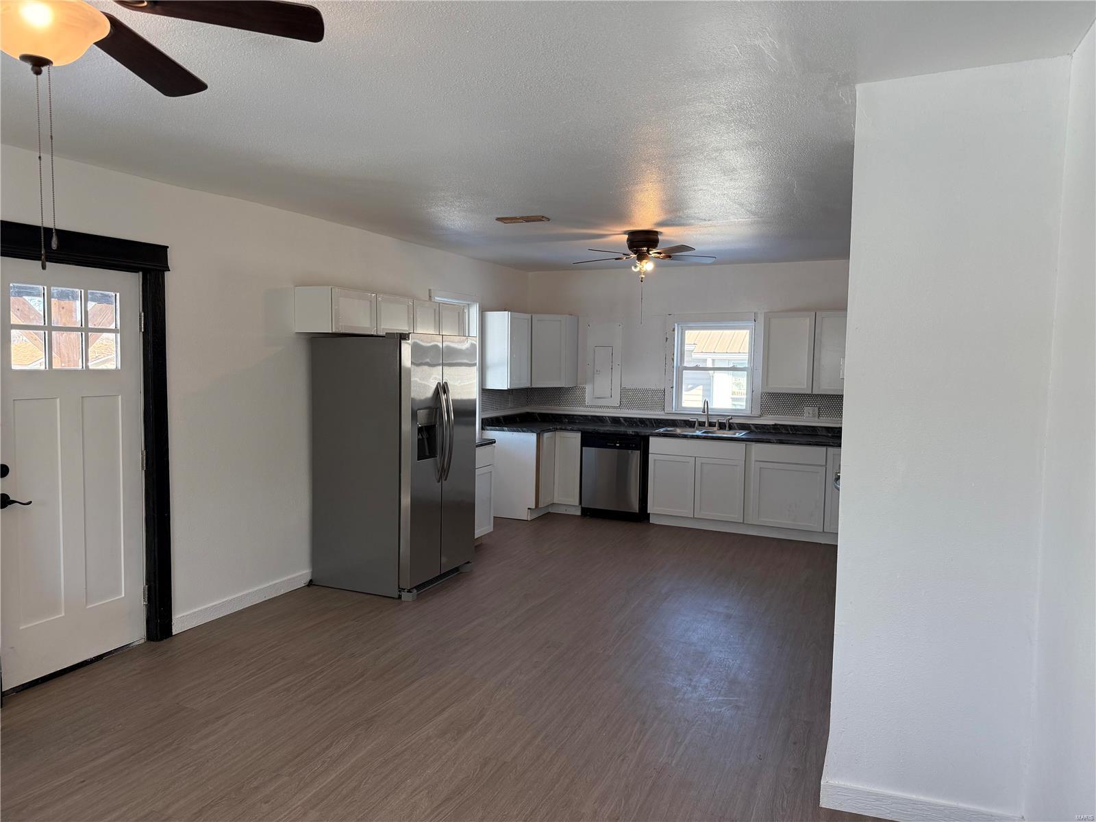 105 5th St Property Photo 12