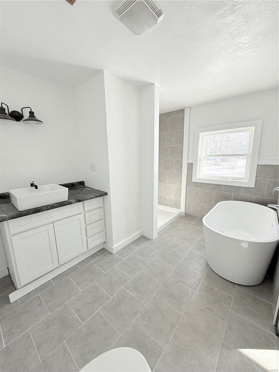 105 5th St Property Photo 23