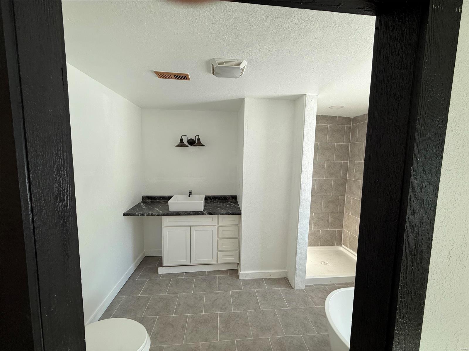 105 5th St Property Photo 35