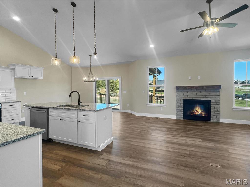 2912 Bluff Ridge Court Property Photo 6