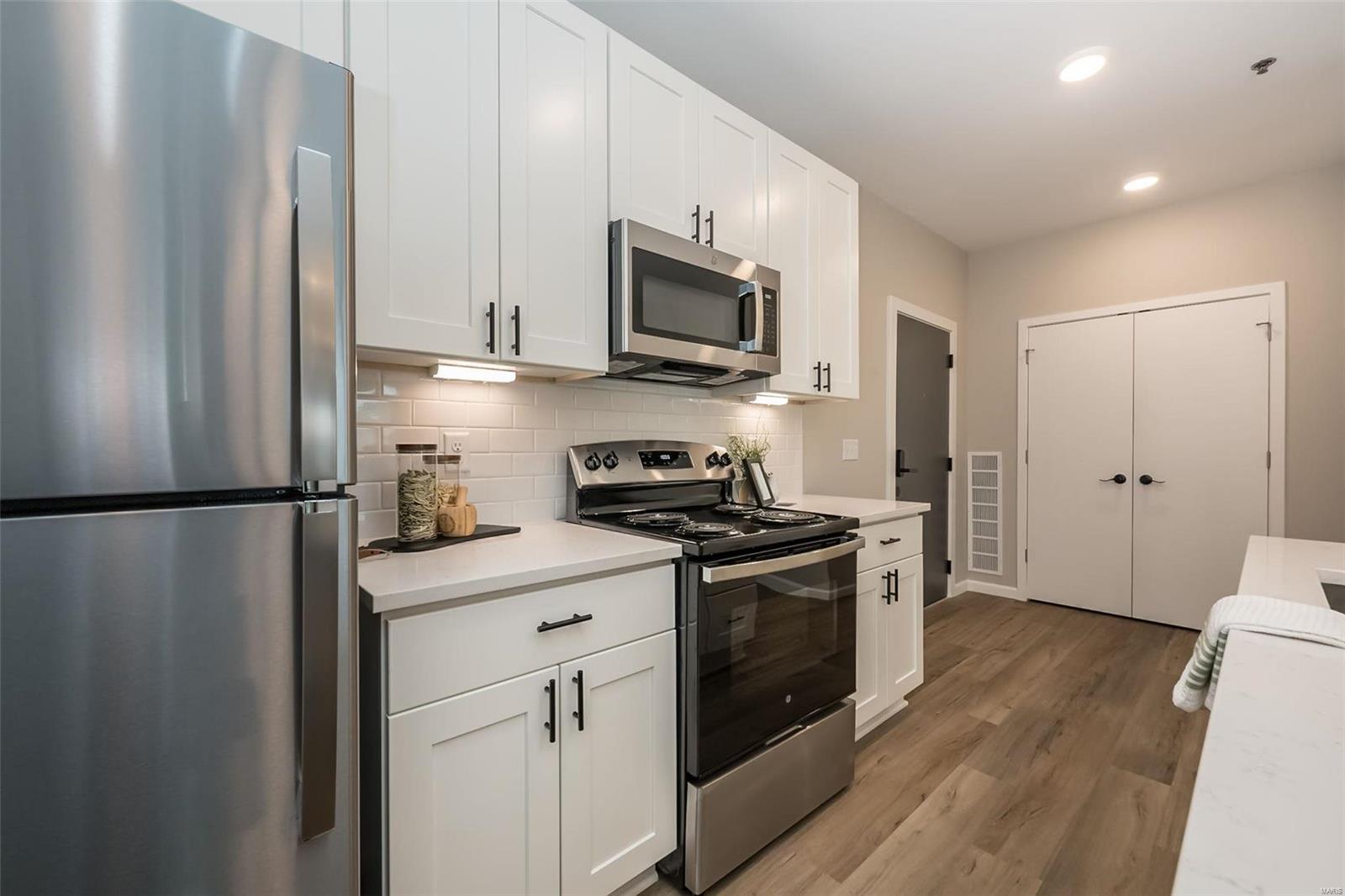 10809 Olive Blvd Property Photo 4