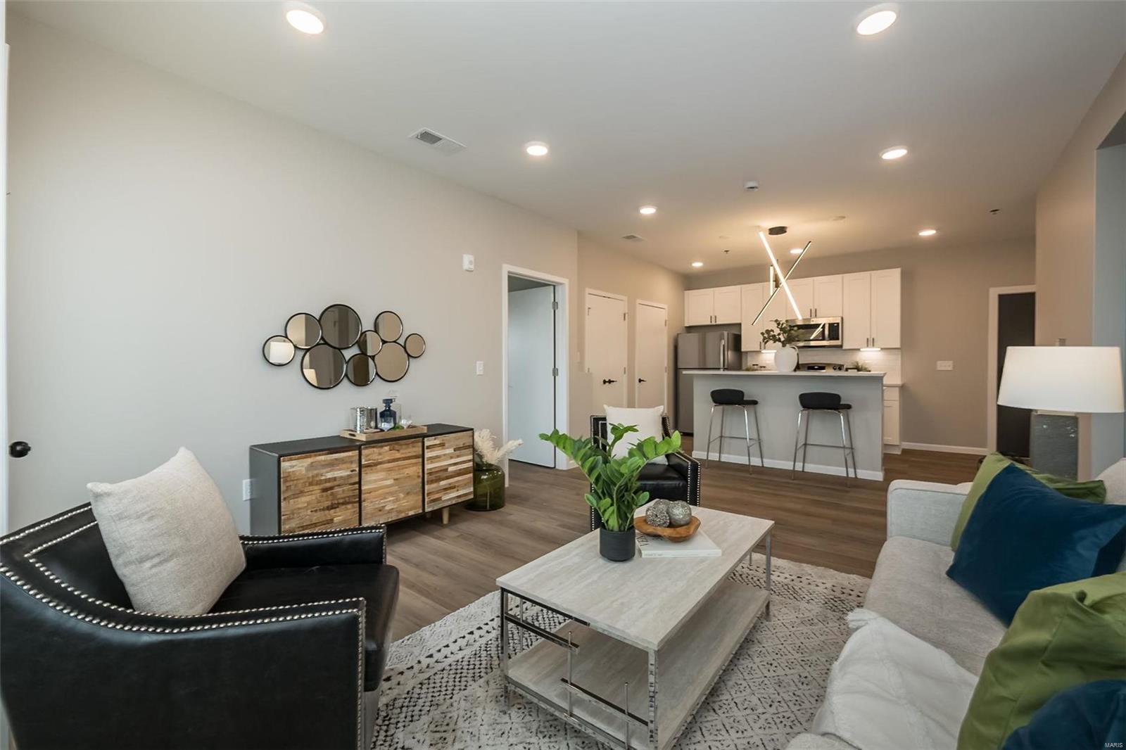 10809 Olive Blvd Property Photo 11