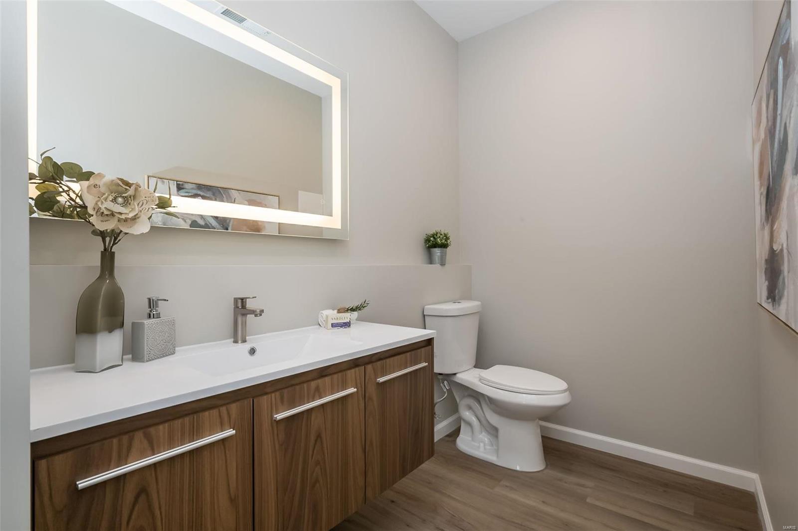 10809 Olive Blvd Property Photo 20
