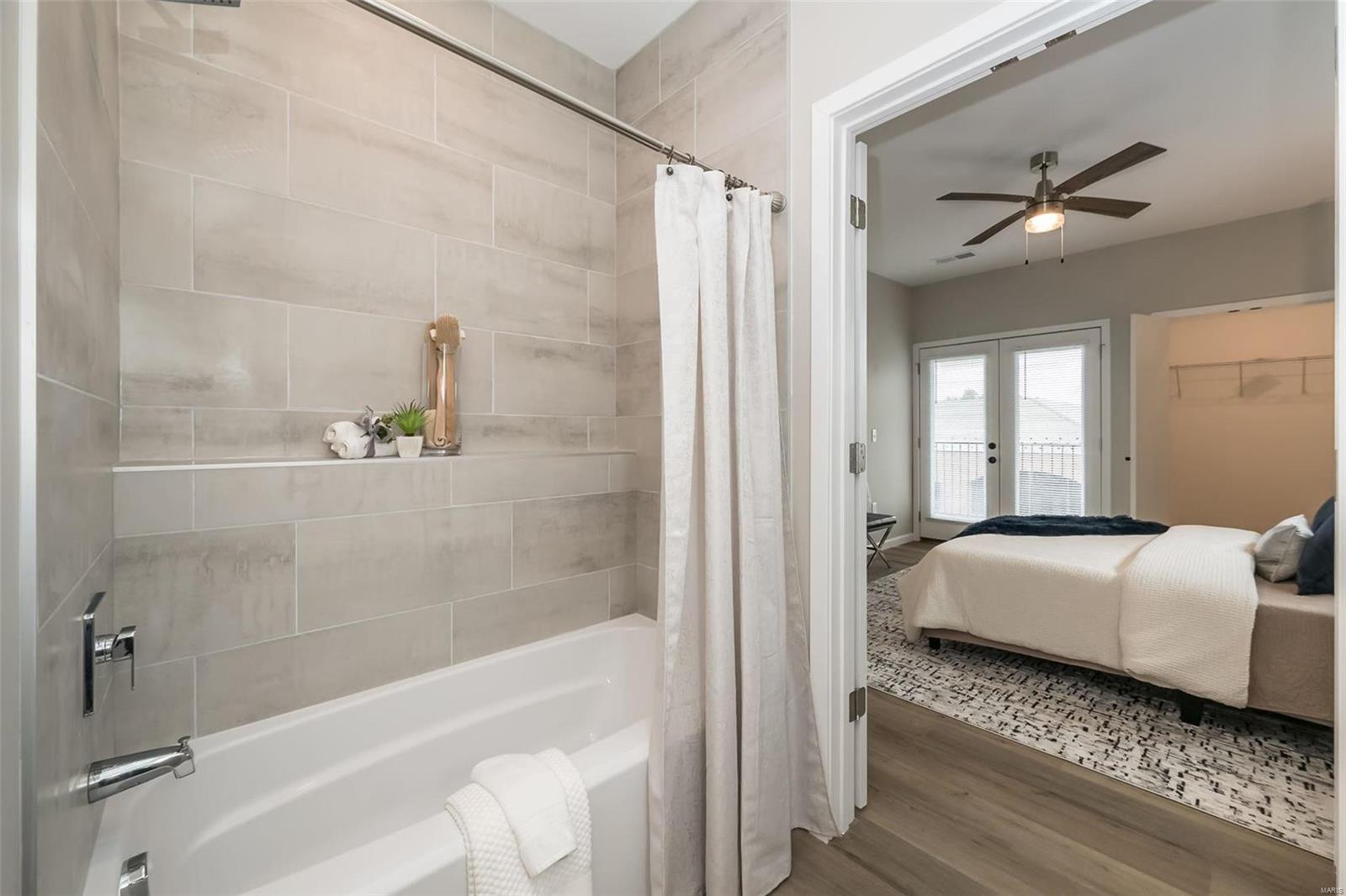 10809 Olive Blvd Property Photo 21