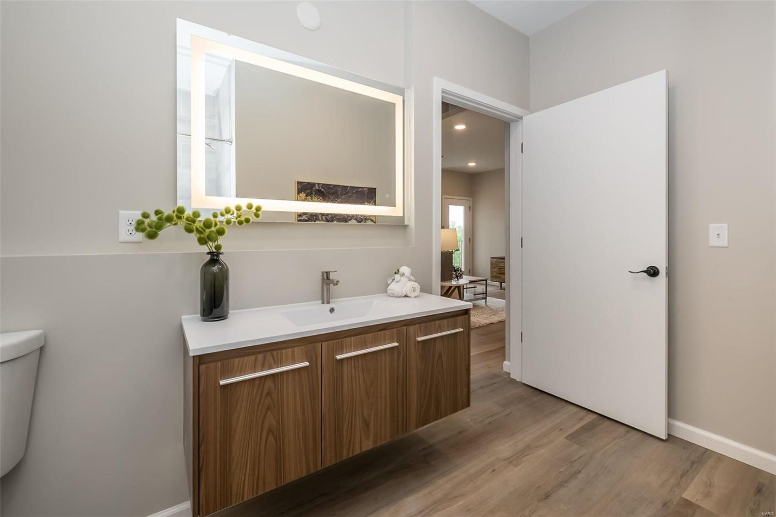 10809 Olive Blvd Property Photo 24