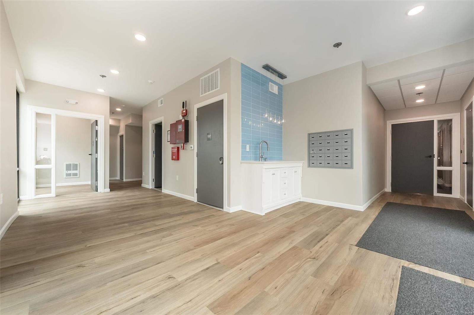 10809 Olive Blvd Property Photo 30