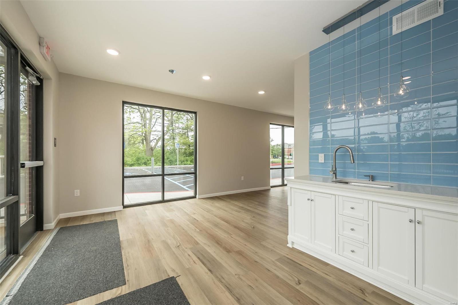 10809 Olive Blvd Property Photo 31