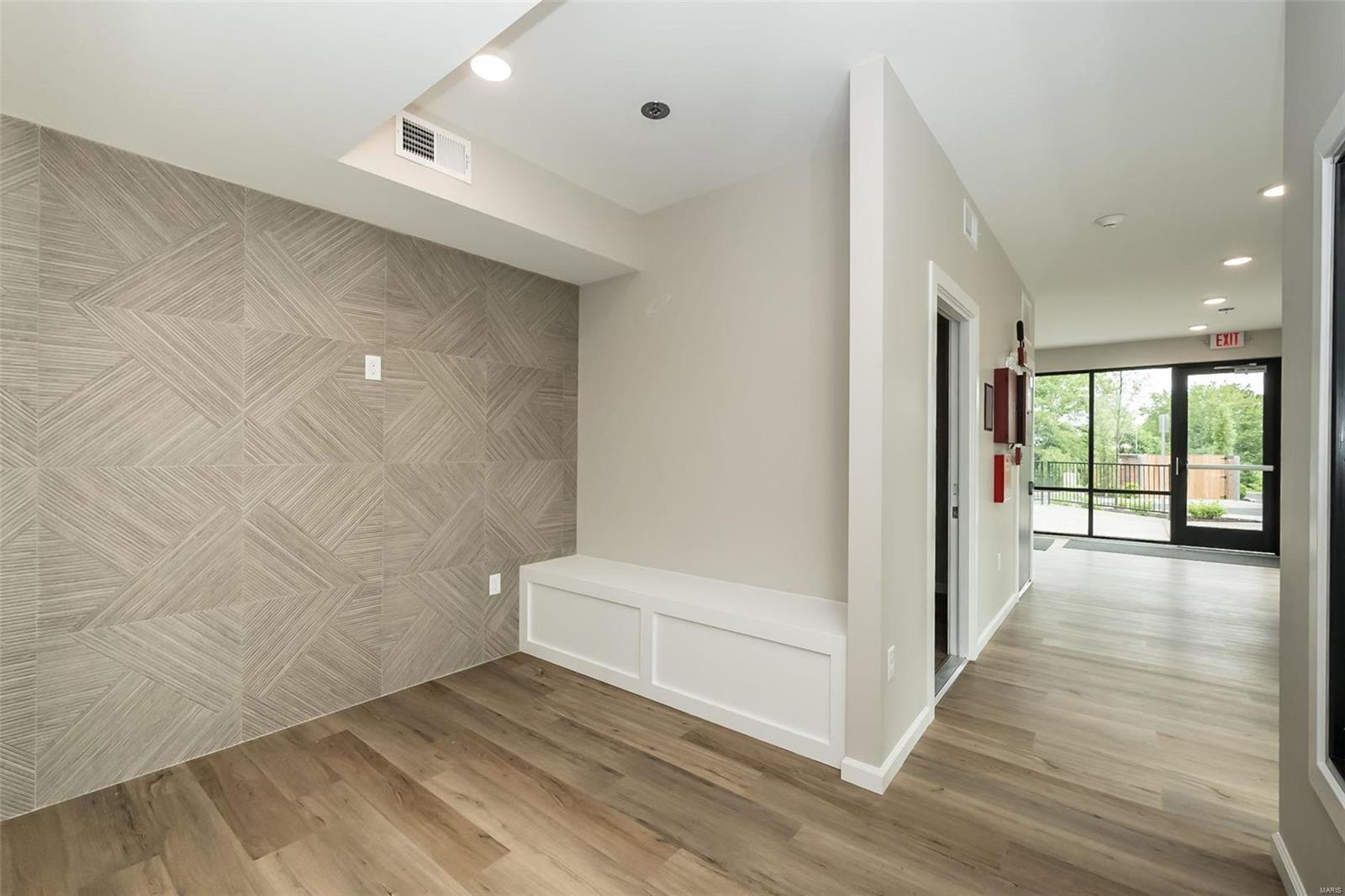 10809 Olive Blvd Property Photo 32