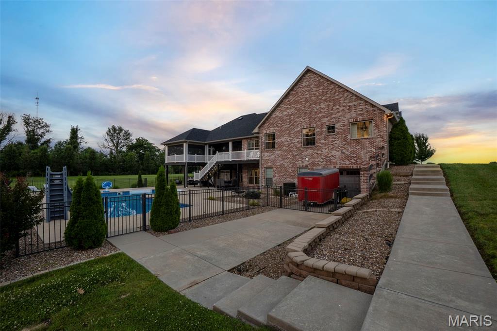 165 Kingsborough Court Property Photo 8