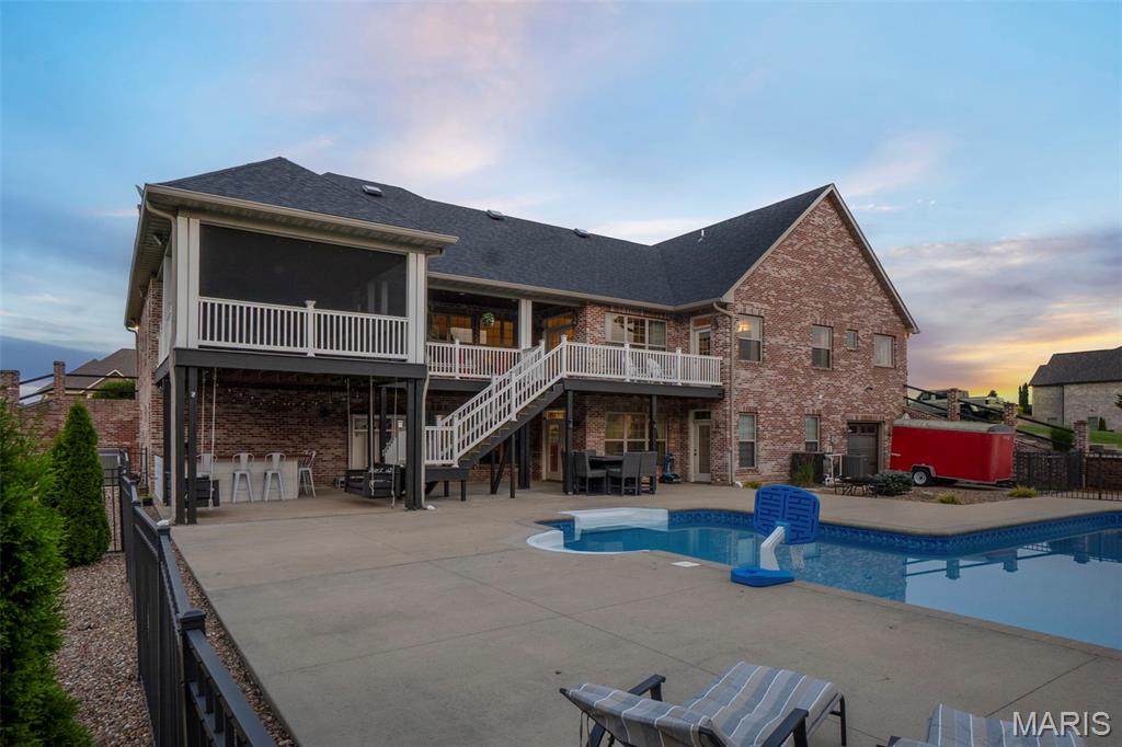 165 Kingsborough Court Property Photo 10