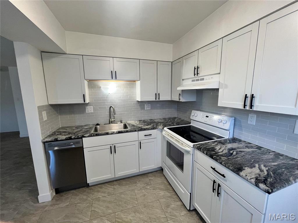 800 Dumont Place B Property Photo 2