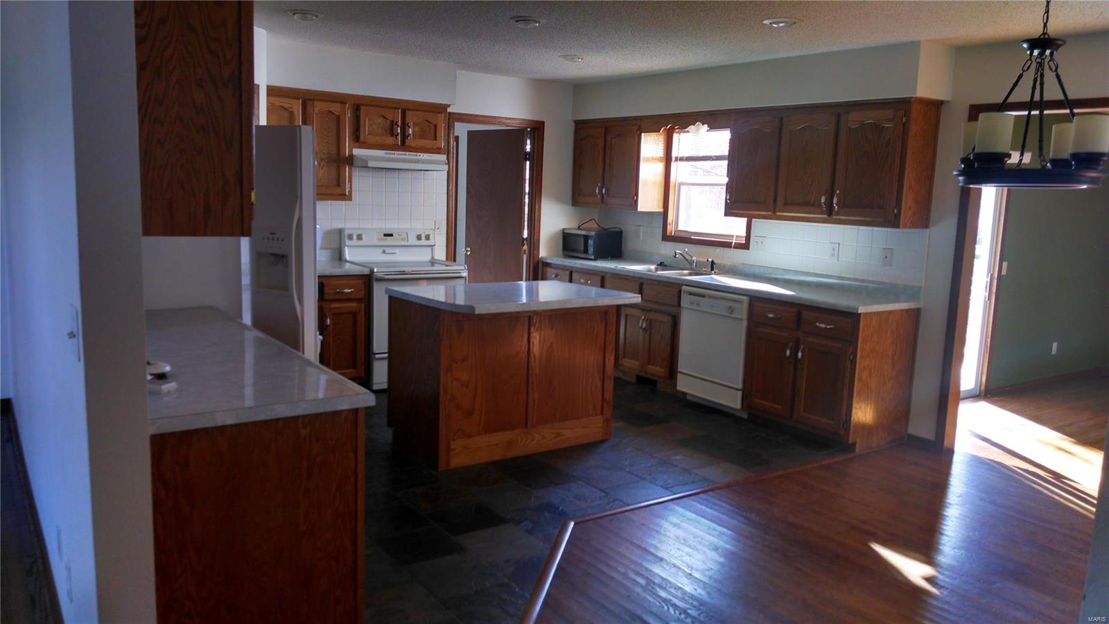 24825 Spencer Property Photo 7