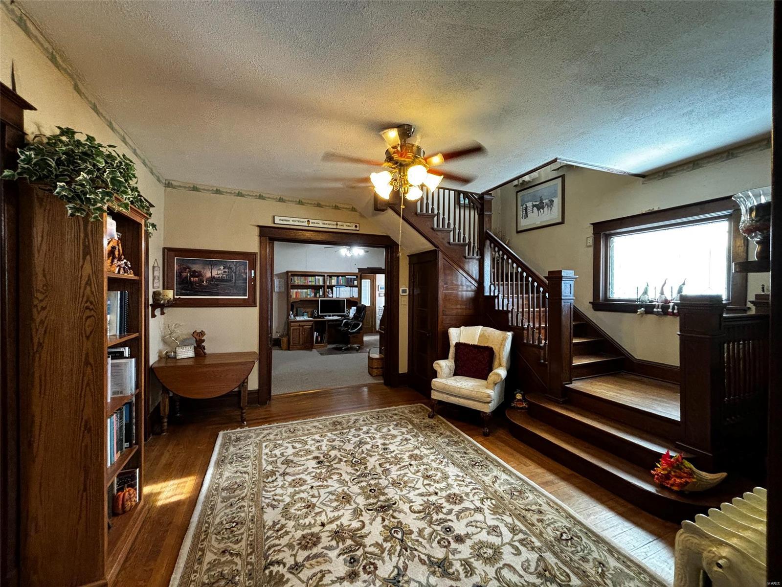 102 N Clark Street Property Photo 3