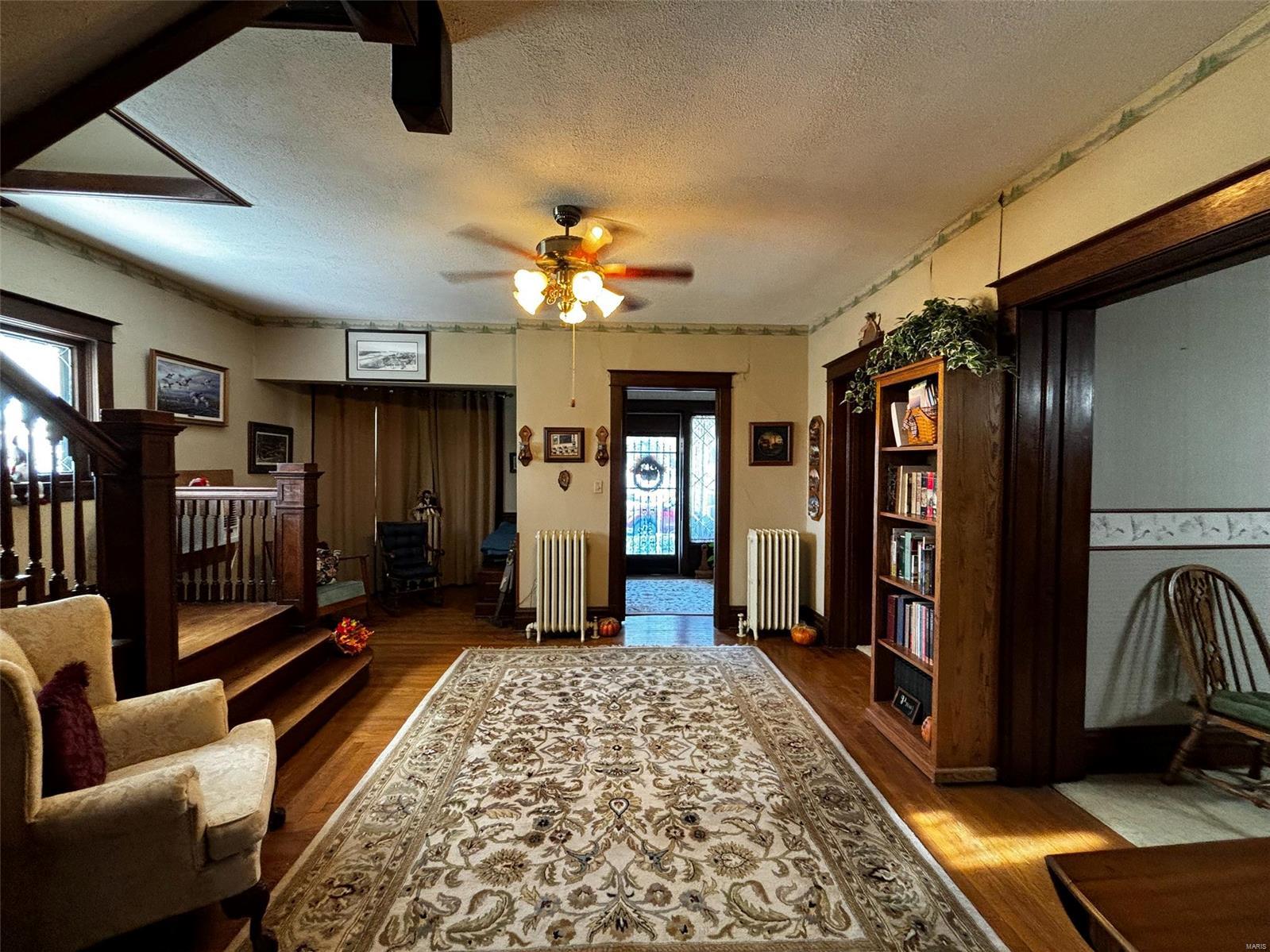 102 N Clark Street Property Photo 4
