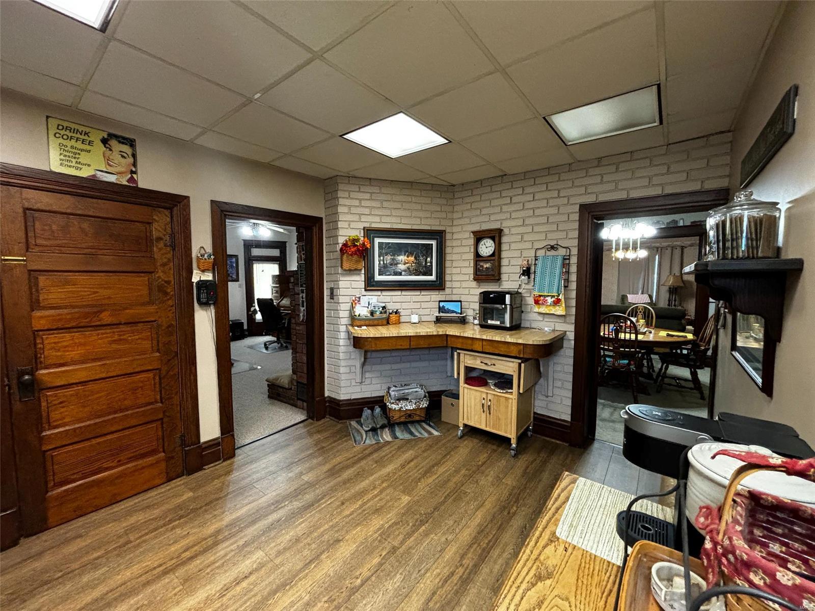102 N Clark Street Property Photo 6