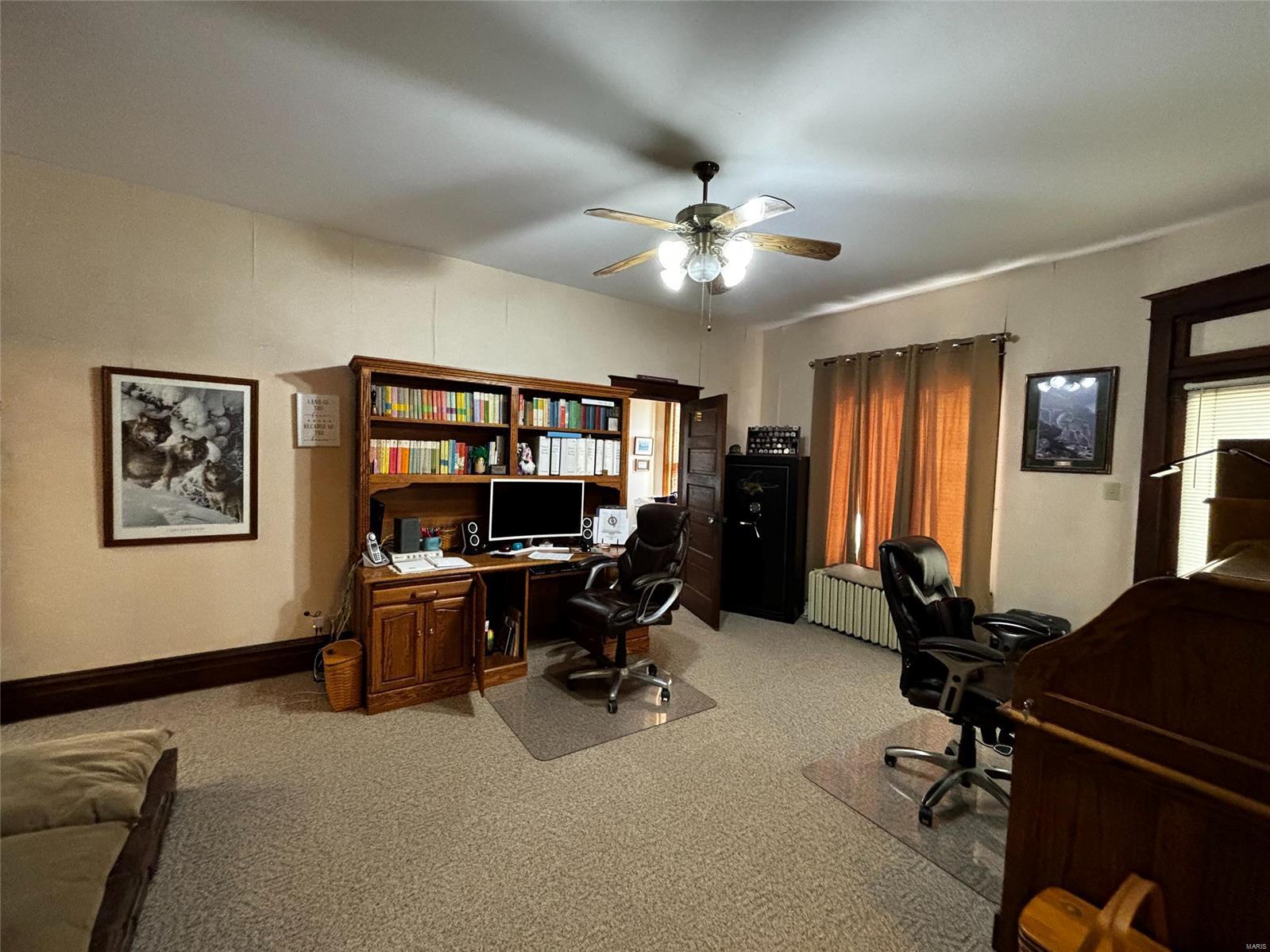 102 N Clark Street Property Photo 10